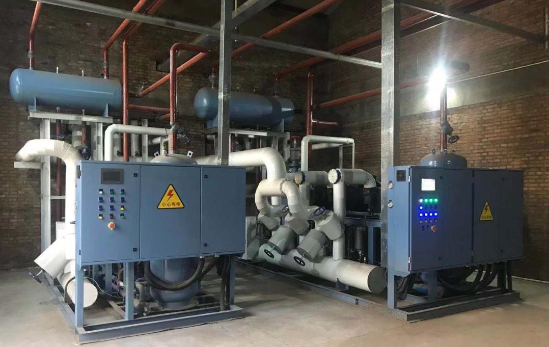 制冷设备安装现场