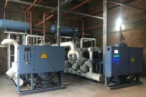 制冷设备安装现场